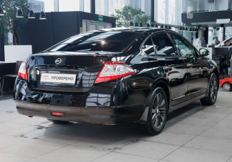 Подержанный автомобиль Nissan Teana 2012 года (4 фото)