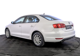 Подержанный автомобиль Volkswagen Jetta Sedan 2013 года (7 фото)