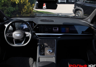 Подержанный автомобиль Geely Monjaro 2025 года (11 фото)