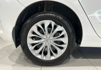 Подержанный автомобиль Citroen C4 Hatchback 2012 года (18 фото)