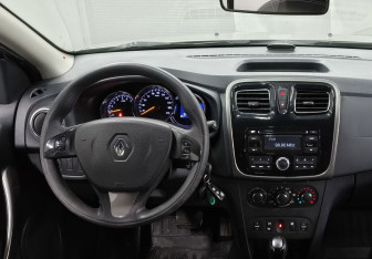 Подержанный автомобиль Renault Logan Sedan 2015 года (11 фото)