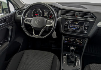 Подержанный автомобиль Volkswagen Tiguan 2021 года (28 фото)