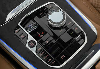 Подержанный автомобиль BMW X7 2022 года (17 фото)