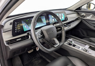 Подержанный автомобиль Chery Arrizo 8 2023 года (16 фото)