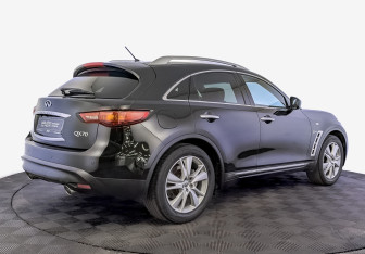 Подержанный автомобиль Infiniti QX70 2016 года (5 фото)