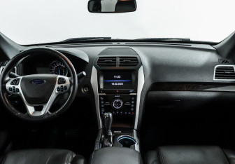 Подержанный автомобиль Ford Explorer 2014 года (6 фото)