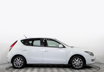 Подержанный автомобиль Hyundai i30 Hatchback 2009 года (3 фото)