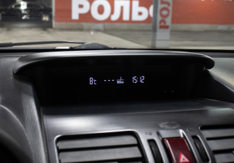 Подержанный автомобиль Subaru XV 2012 года (19 фото)