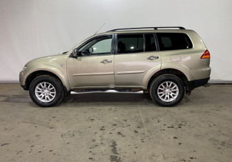 Подержанный автомобиль Mitsubishi Pajero Sport 2008 года (8 фото)