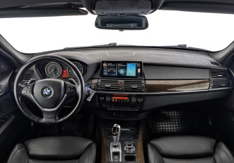 Подержанный автомобиль BMW X5 2013 года (14 фото)