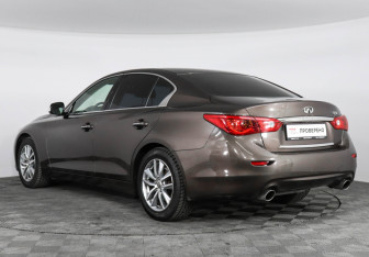Подержанный автомобиль Infiniti Q50 2015 года (7 фото)