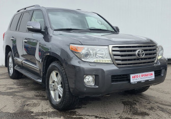 Подержанный автомобиль Toyota Land Cruiser Suv 2014 года (3 фото)