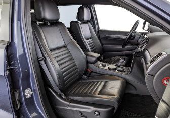 Подержанный автомобиль Jeep Grand Cherokee 2021 года (24 фото)