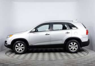 Подержанный автомобиль Kia Sorento 2011 года (8 фото)