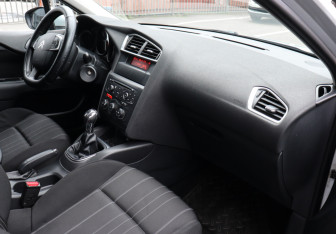 Подержанный автомобиль Citroen C4 Hatchback 2012 года (8 фото)