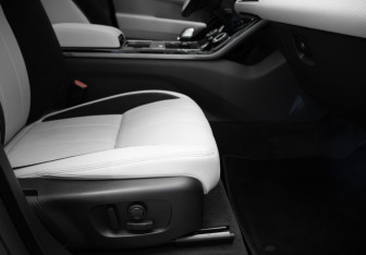 Подержанный автомобиль Land Rover Range Rover Velar 2022 года (29 фото)