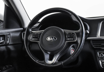 Подержанный автомобиль Kia Optima Sedan 2017 года (12 фото)