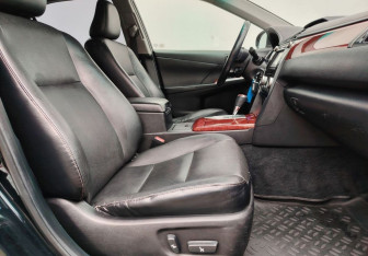 Подержанный автомобиль Toyota Camry Sedan 2013 года (10 фото)
