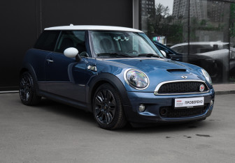Подержанный автомобиль MINI Hatch 2009 года (3 фото)
