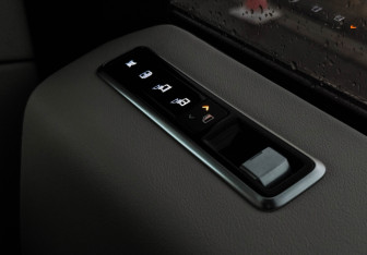 Подержанный автомобиль Land Rover Range Rover 2021 года (17 фото)