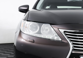 Подержанный автомобиль Lexus ES 2014 года (25 фото)