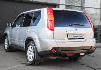Подержанный автомобиль Nissan X-Trail 2007 года (6 фото)