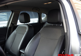 Подержанный автомобиль Opel Astra Hatchback 2011 года (13 фото)