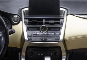 Подержанный автомобиль Lexus NX 2015 года (15 фото)