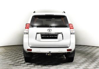 Подержанный автомобиль Toyota Land Cruiser Prado 2012 года (6 фото)