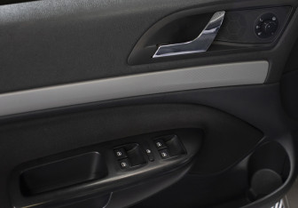 Подержанный автомобиль Skoda Octavia Liftback 2009 года (16 фото)