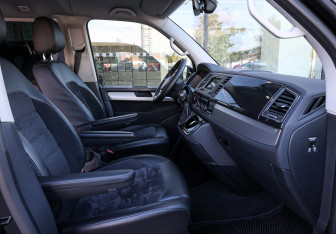 Подержанный автомобиль Volkswagen Multivan 2019 года (10 фото)