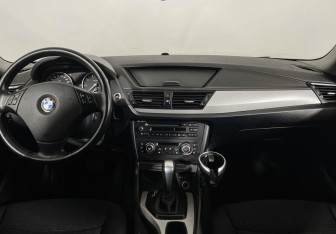 Подержанный автомобиль BMW X1 2014 года (11 фото)