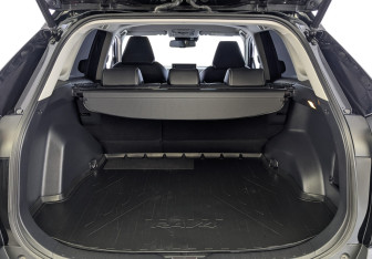Подержанный автомобиль Toyota RAV4 2022 года (10 фото)