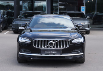 Подержанный автомобиль Volvo S90 2021 года (2 фото)