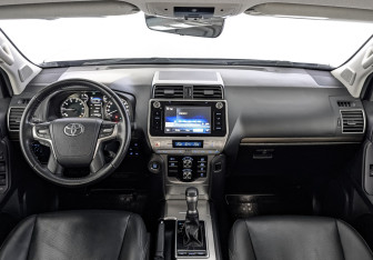 Подержанный автомобиль Toyota Land Cruiser Prado 2019 года (14 фото)