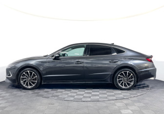 Подержанный автомобиль Hyundai Sonata 2022 года (8 фото)