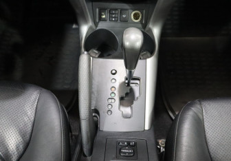 Подержанный автомобиль Toyota RAV4 2007 года (19 фото)
