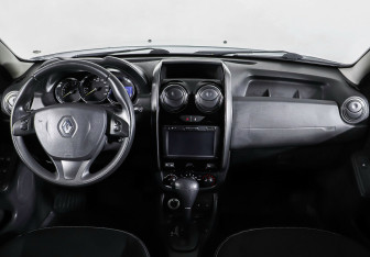 Подержанный автомобиль Renault Duster 2015 года (10 фото)