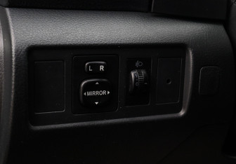 Подержанный автомобиль Toyota Corolla Verso 2006 года (14 фото)