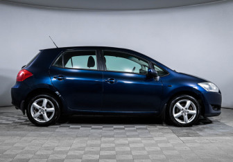 Подержанный автомобиль Toyota Auris Hatchback 2008 года (4 фото)