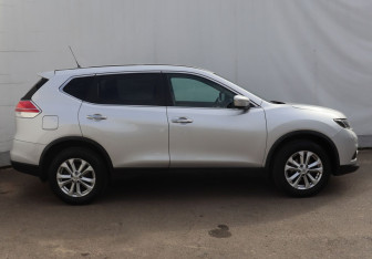 Подержанный автомобиль Nissan X-Trail 2016 года (7 фото)