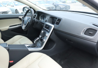 Подержанный автомобиль Volvo S60 2017 года (9 фото)