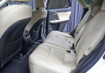 Подержанный автомобиль Lexus RX 2021 года (12 фото)