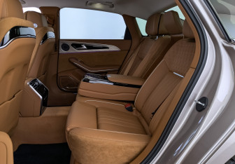 Подержанный автомобиль Hongqi H9 2023 года (18 фото)