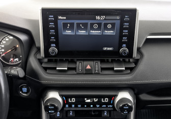 Подержанный автомобиль Toyota RAV4 2020 года (17 фото)