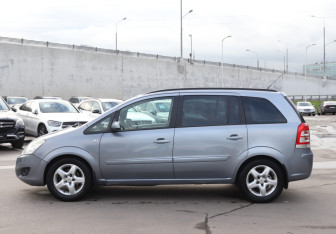 Подержанный автомобиль Opel Zafira Compactvan 2008 года (8 фото)