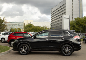 Подержанный автомобиль Nissan X-Trail 2016 года (6 фото)