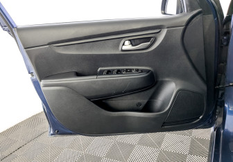 Подержанный автомобиль Kia Rio Hatchback 2021 года (19 фото)