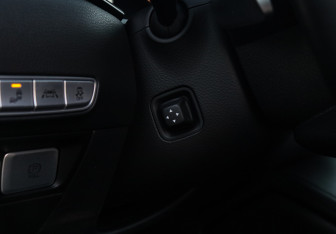 Подержанный автомобиль Kia K900 2019 года (18 фото)