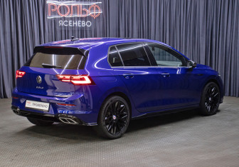 Подержанный автомобиль Volkswagen Golf Hatchback 2020 года (5 фото)
